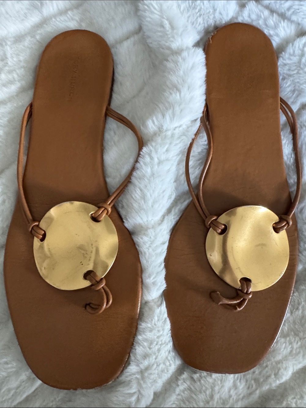 Tory Burch Brown Leather Thong Sandals with Gold Disc - Picture 3 of 12